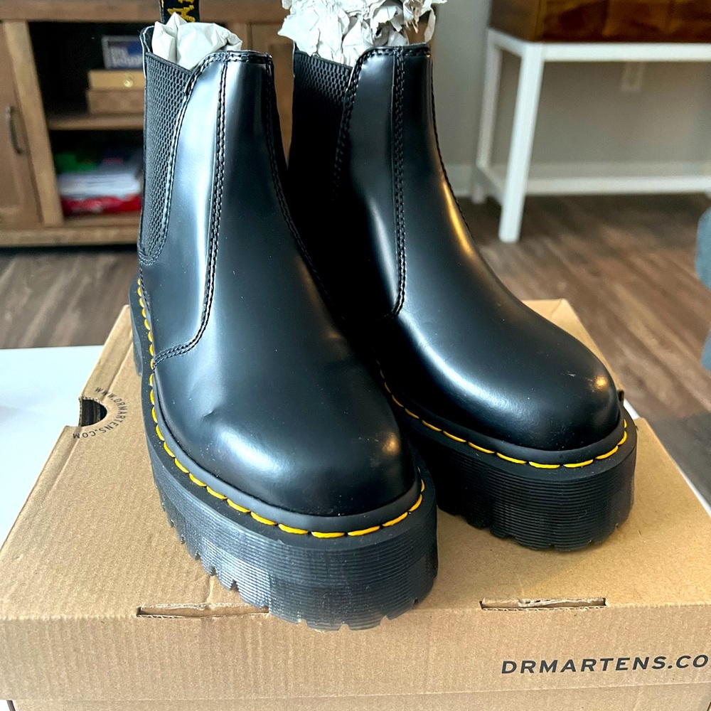 DR. MARTENS 2976 Quad Platform Black Womens Chelsea Boots